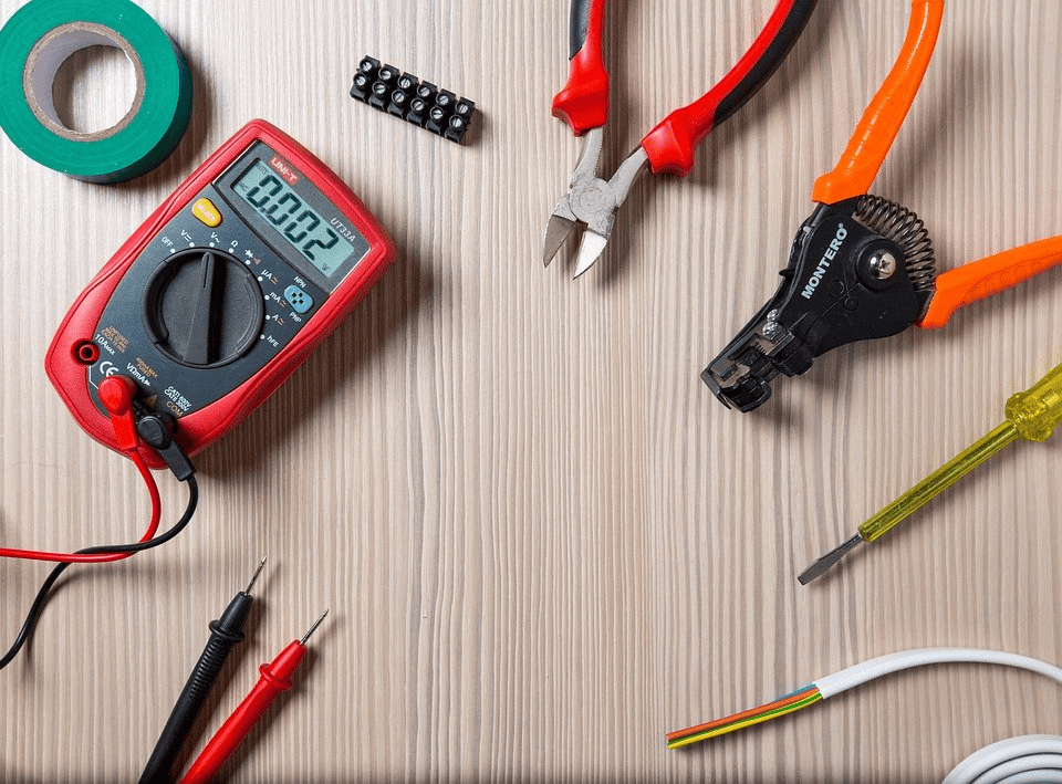 Izolacja przewodów elektrycznych – czym izolować?